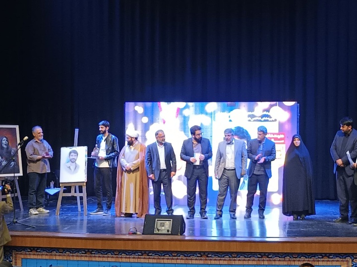 هنرمندان شاخص انقلاب اسلامی در لرستان معرفی شدند