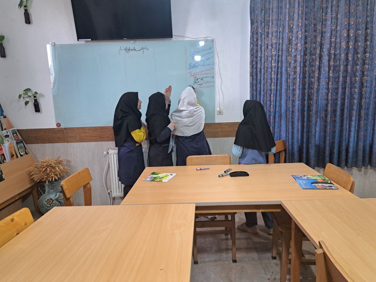 ترویج کتابخوانی در دل روستا/ «بخوان و بنویس» بچهها را به کتابخانه کشاند