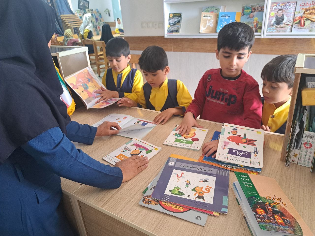 ترویج کتابخوانی در دل روستا/ «بخوان و بنویس» بچهها را به کتابخانه کشاند