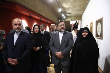 وزیر فرهنگ از نمایشگاه آثار قرآنی بازدید کرد