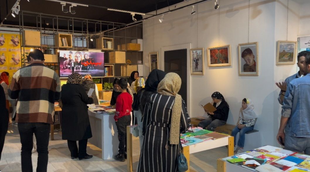 آثار بیش از ۲۰۰ دانش آموز روستایی و شهر در  نمایشگاه «کتاب دوستان کوچک» رونمایی شد