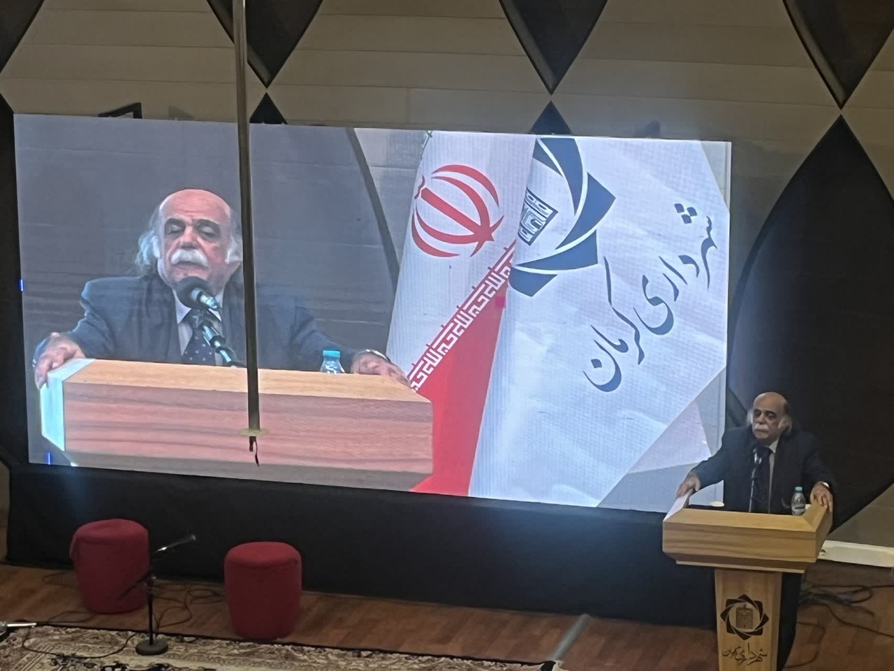 مجسمه وداع آخر سهراب و مادرش رونمایی شد/ روایت ماجرای رستم و تهمینه از زبان کزازی