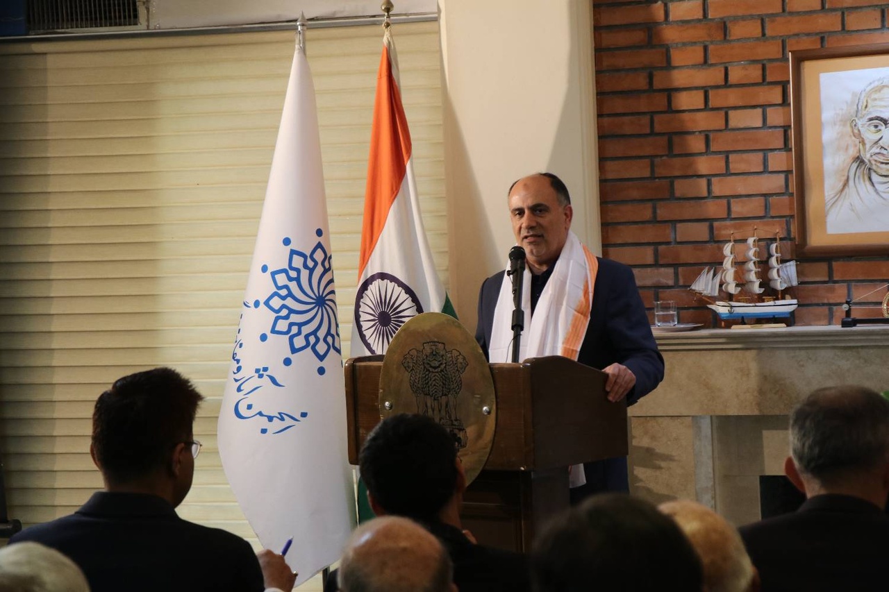 دانشآموزان هندی با گلستان و بوستان، فارسی میآموزند