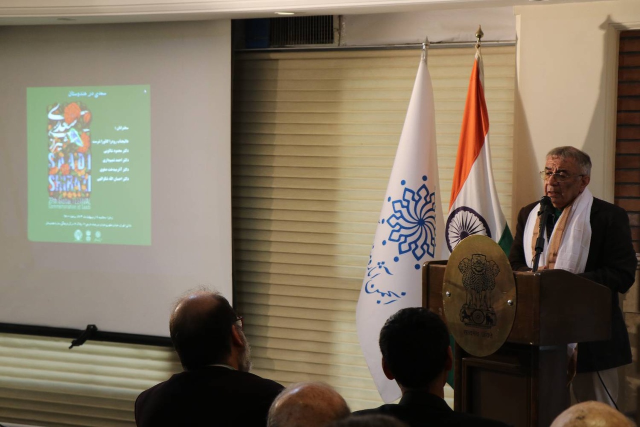 دانش‌آموزان هندی با گلستان و بوستان، فارسی می‌آموزند