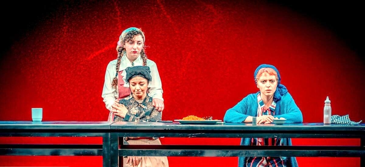 Tehran's Molavi Theater Hall staging adaptation of Chekhov’s 'Three Sisters'