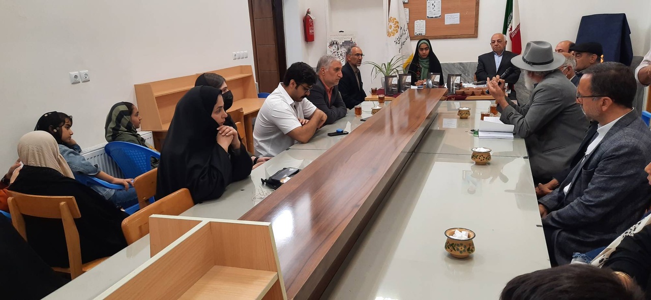 «پشت پنجره سکوت» در گناباد رونمایی شد