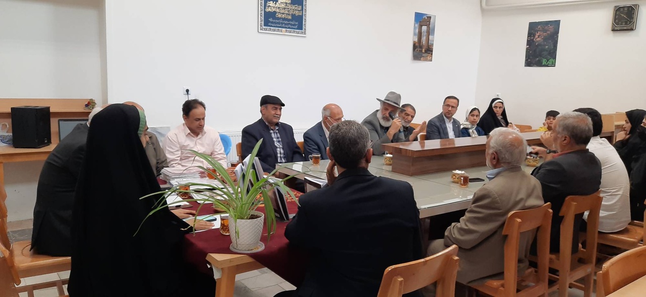 «پشت پنجره سکوت» در گناباد رونمایی شد