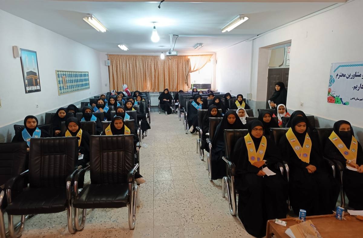 رونمایی کتاب در «زبرخان» / قصهگویی و جمعخوانی در «گناباد»