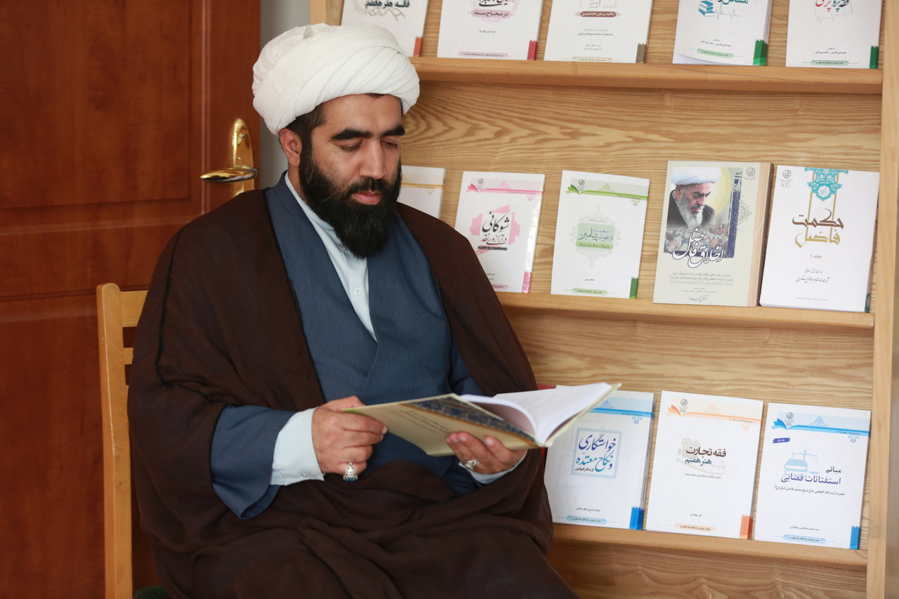 نمایشگاه کتاب تهران از مهمترین قطعات پازل مهندسی فرهنگی / حضور متفاوت آ ثار مرکز ائمه اطهار (ع)