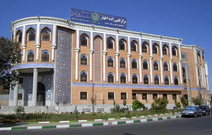 نمایشگاه کتاب تهران از مهمترین قطعات پازل مهندسی فرهنگی / حضور متفاوت آ ثار مرکز ائمه اطهار (ع)