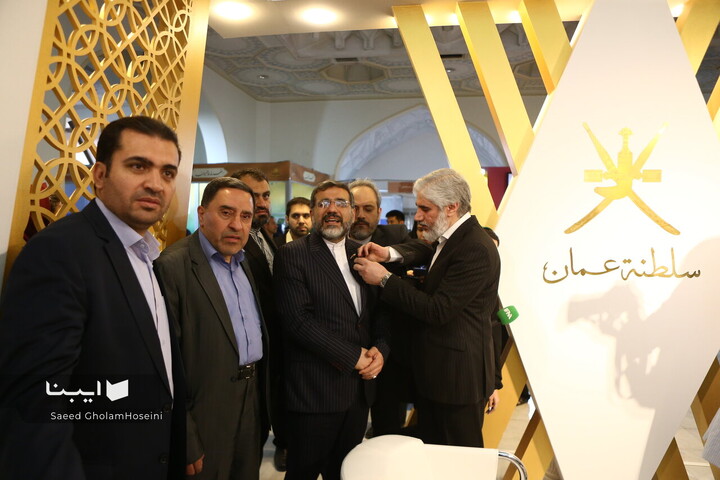 بازدید وزیر فرهنگ و ارشاد اسلامی از بخش بین الملل نمایشگاه کتاب تهران