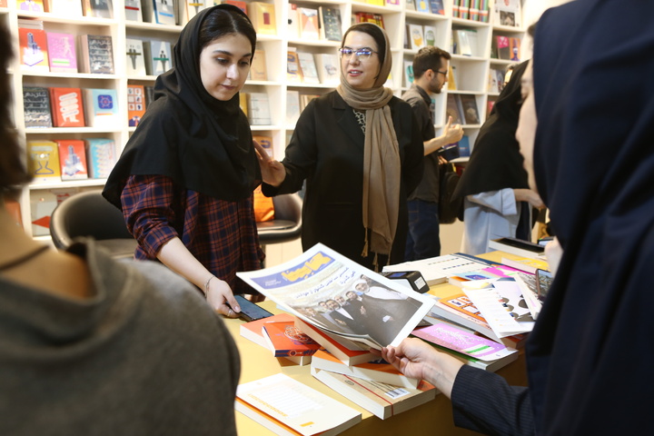 توزیع کتابینا در نمایشگاه کتاب تهران