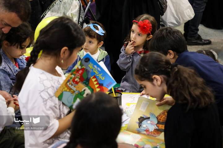 بخش کودک و نوجوان در سی و پنجمین نمایشگاه کتاب تهران - ۱