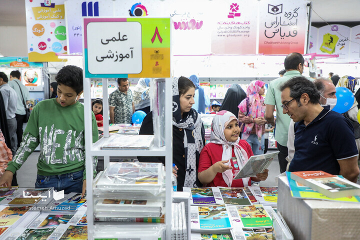 بخش کودک و نوجوان در سی و پنجمین نمایشگاه کتاب تهران