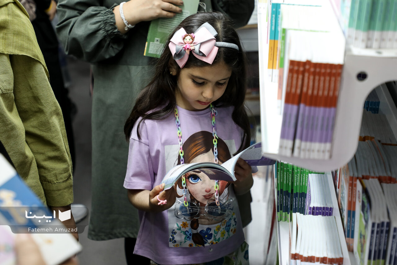 کتاب؛ آخرین پناه کودک در زیستجهان دیجیتال کتاب؛ آخرین پناه کودک در زیستجهان دیجیتال