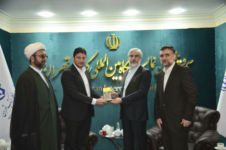 مسئول نمایشگاه‌های عتبه حسینی با رئیس نمایشگاه کتاب دیدار کرد
