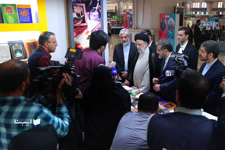بازدید رئیس جمهور از سی و پنجمین نمایشگاه بین‌المللی کتاب تهران