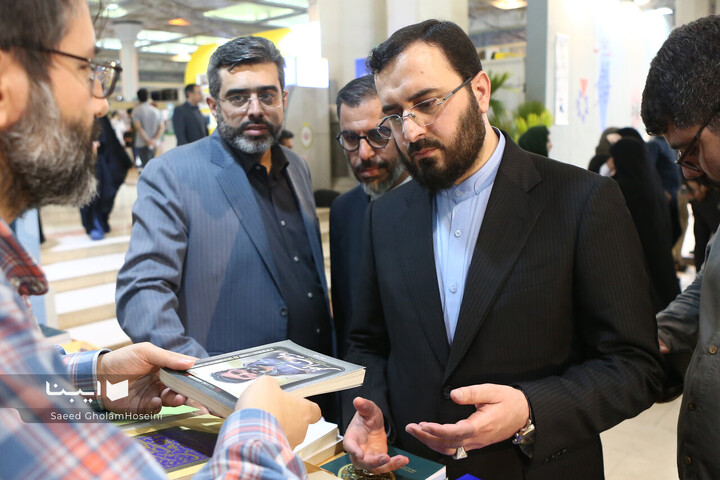 بازدید سید محمد هاشمی از نمایشگاه کتاب تهران