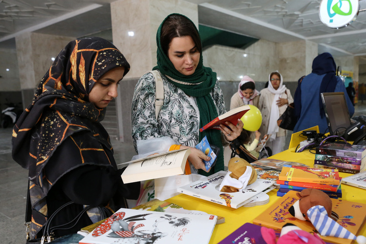 بخش کودک و نوجوان در سی و پنجمین نمایشگاه کتاب تهران -3