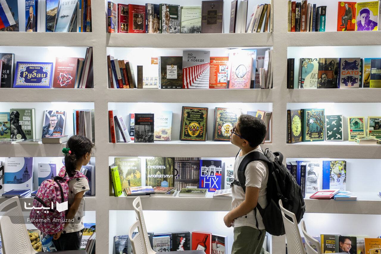 بازدیدکنندگان نمایشگاه، مشتری پروپاقرص کتاب‌های داستان هستند