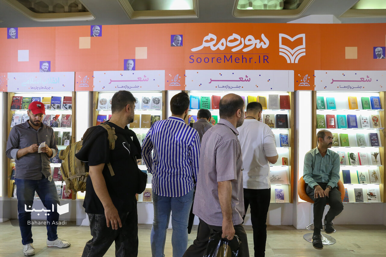 بازدیدکنندگان نمایشگاه، مشتری پروپاقرص کتابهای داستان هستند