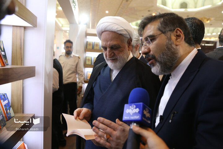 بازدید محسنی اژه‌ای از نمایشگاه کتاب تهران