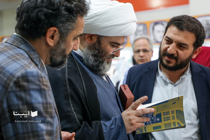 بازدید رئیس سازمان تبلیغات اسلامی از نمایشگاه کتاب تهران