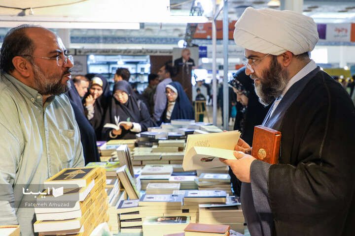 بازدید رئیس سازمان تبلیغات اسلامی از نمایشگاه کتاب تهران