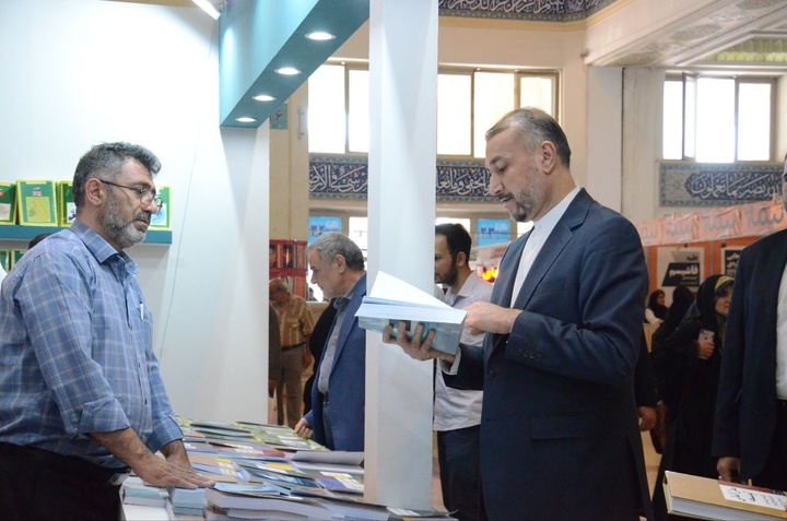 امیر عبدالهیان از نمایشگاه کتاب بازدید کرد