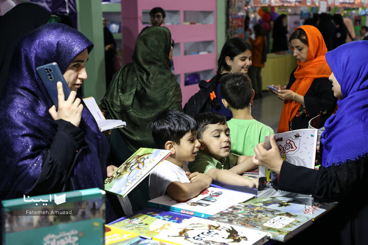 بخش کودک و نوجوان در سی‌وپنجمین نمایشگاه کتاب تهران-۶