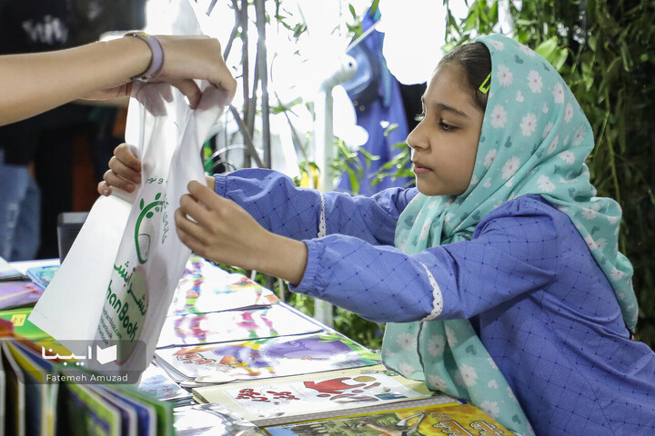 بخش کودک و نوجوان در سی‌وپنجمین نمایشگاه کتاب تهران-6