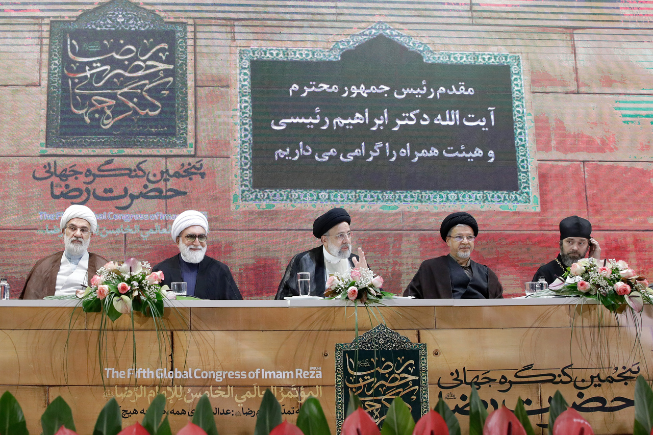 کتاب مقالات پنجمین کنگره جهانی حضرت رضا(ع) رونمایی شد