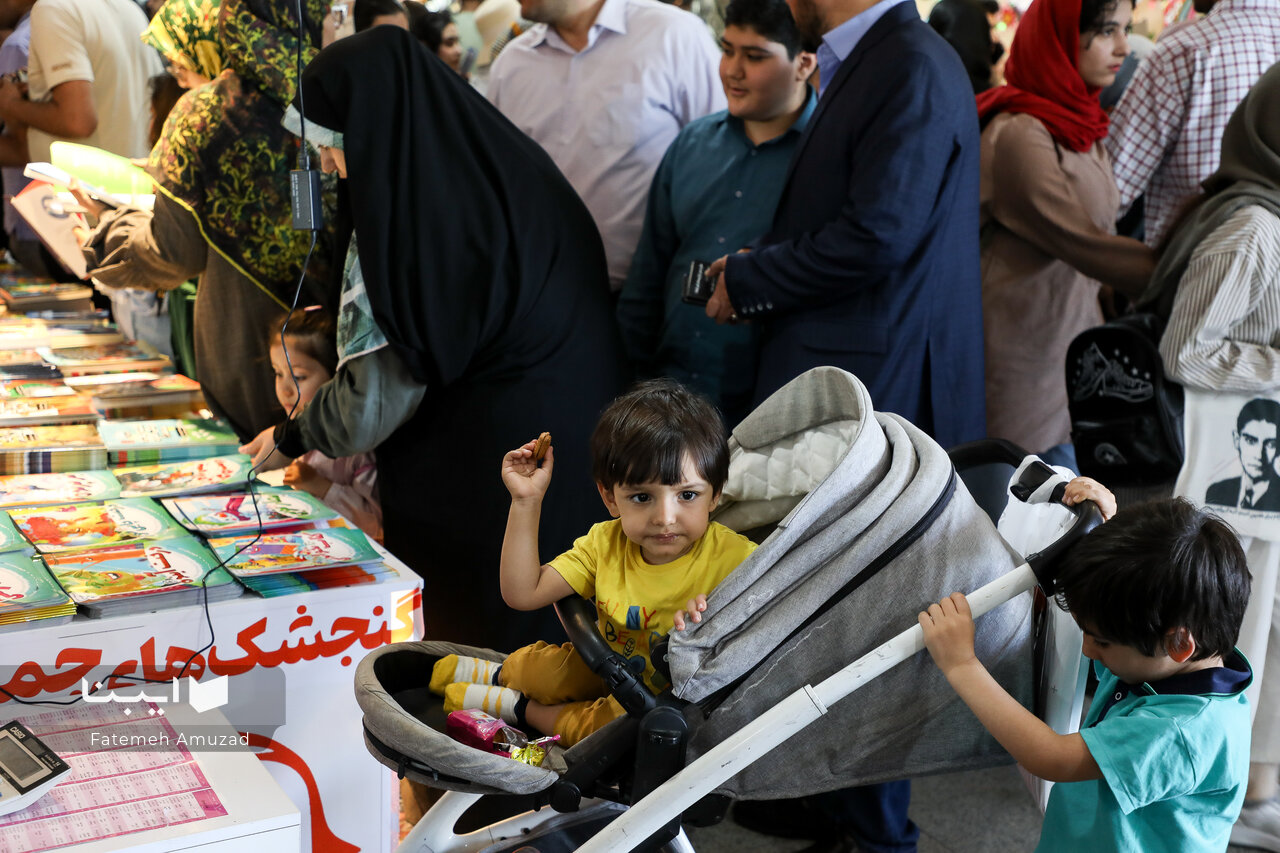 حضور نی‌نی‌های کتابخوان در نمایشگاه کتاب تهران