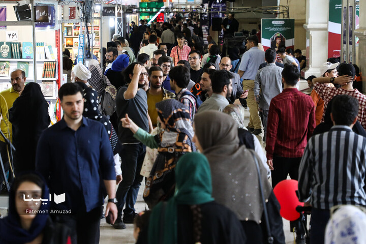 استقبال مردم در دهمین روز از نمایشگاه کتاب تهران -۲