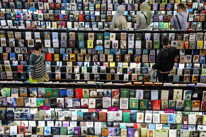 استقبال مردم در دهمین روز از نمایشگاه کتاب تهران -۲
