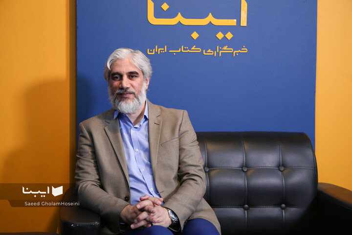 بازدید رییس نمایشگاه کتاب تهران از غرفه ایبنا