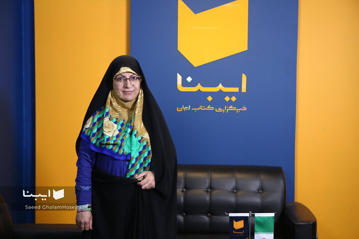 حضور رئیس کتابخانه دانشگاه تهران در غرفه ایبنا