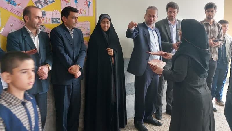 طرح «هر کلاس، یک قفسه کتاب» در استان خراسان شمالی اجرا شد