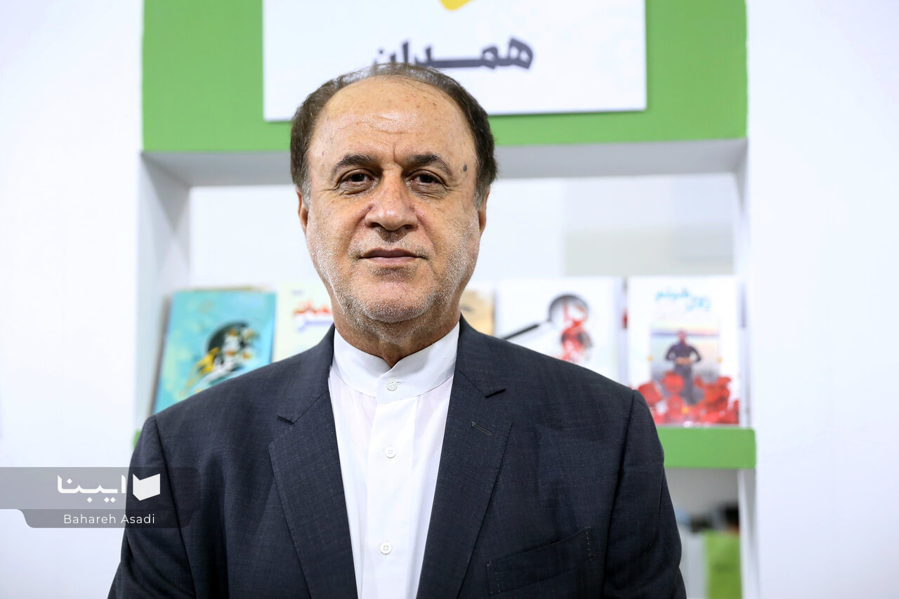 شرایط کتابخوانی در کلاس‌های درس مهیا شود