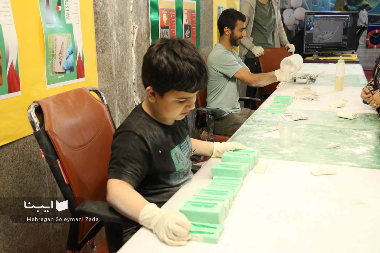 کتاب میخوانیم و تندیس میسازیم/ زنده نگهداشتن یاد مردم فلسطین با تندیسهایی که بچهها میسازند