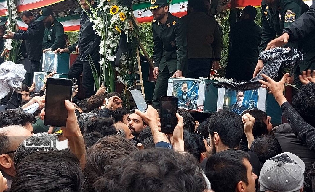 تشییع تاریخی در تبریز/ وداع باشکوه با خادمان ملت + فیلم و عکس