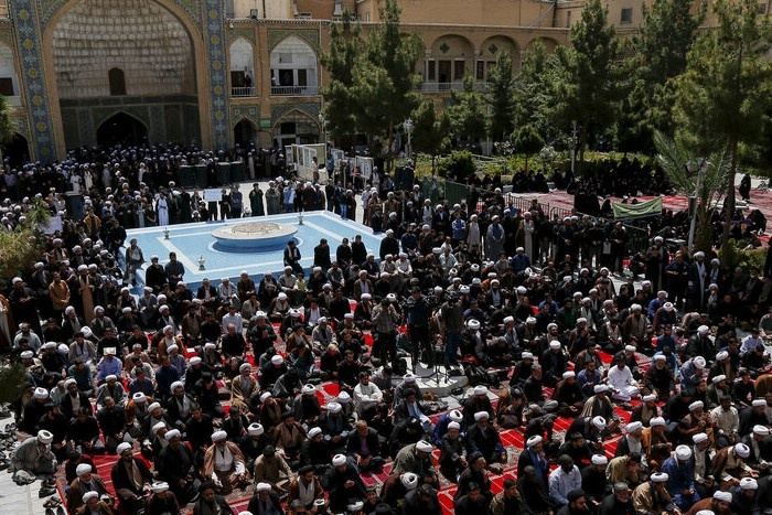 وداع باشکوه مردم قم با شهدای خدمت/ شهید رئیسی در حرم حضرت معصومه(س)