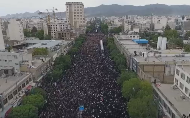 حضور میلیونی مردم مشهد در مراسم تشییع شهید رئیسی