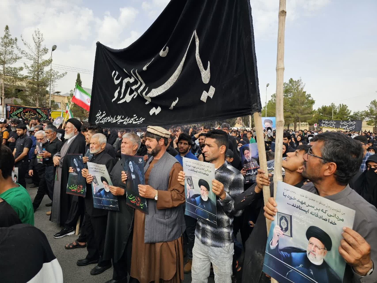 تشییع تاریخی پیکر رئیس جمهور شهید و همراهانش در بیرجند/ شکوه قدردانی مردم از خادم خستگی ناپذیر