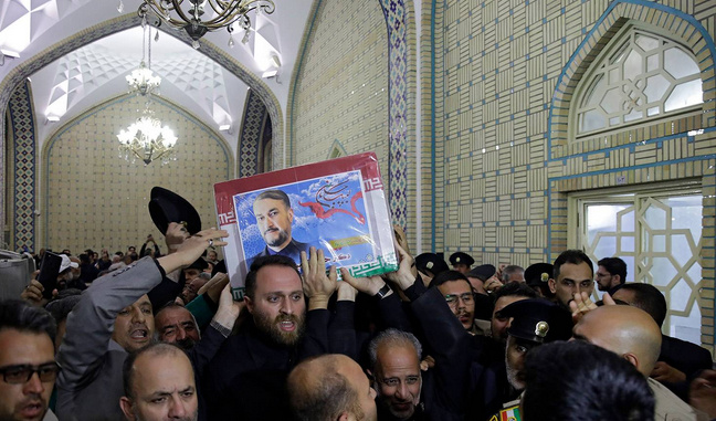 وداع با پیکر شهید امیرعبداللهیان در حرم مطهر رضوی + تصاویر