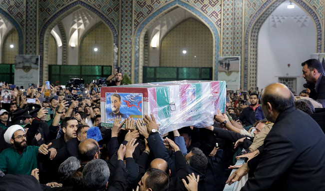 وداع با پیکر شهید امیرعبداللهیان در حرم مطهر رضوی + تصاویر