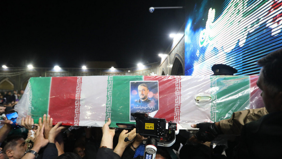 وداع با پیکر شهید امیرعبداللهیان در حرم مطهر رضوی + تصاویر