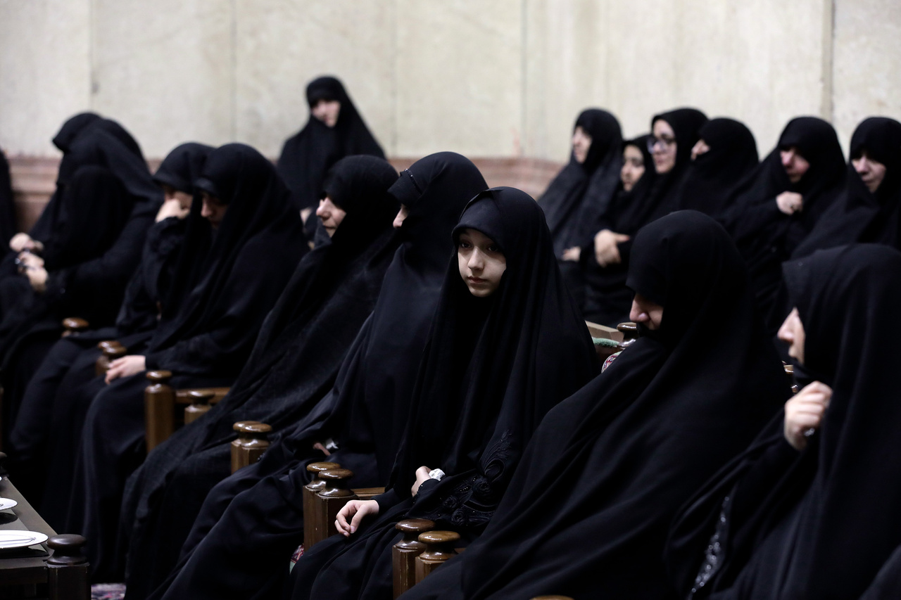 تشرف خانواده شهیدان امیرعبداللهیان و رحمتی به حرم مطهر رضوی + تصاویر