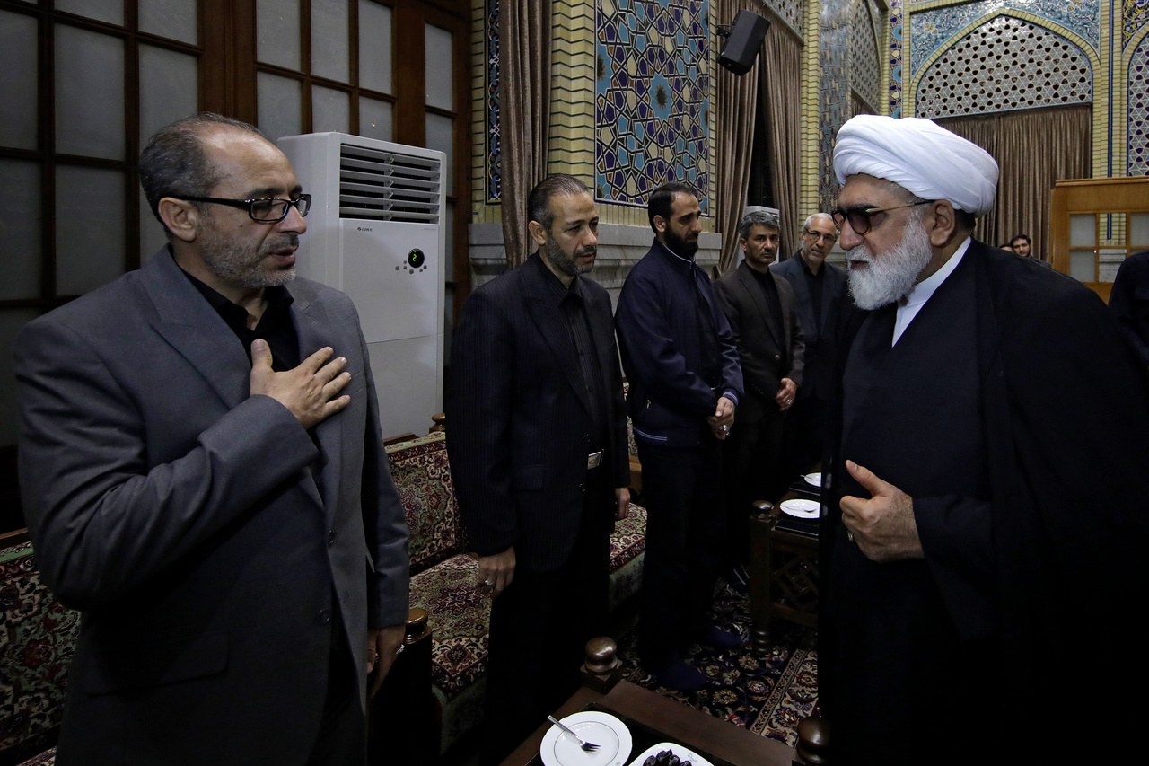 تشرف خانواده شهیدان امیرعبداللهیان و رحمتی به حرم مطهر رضوی + تصاویر