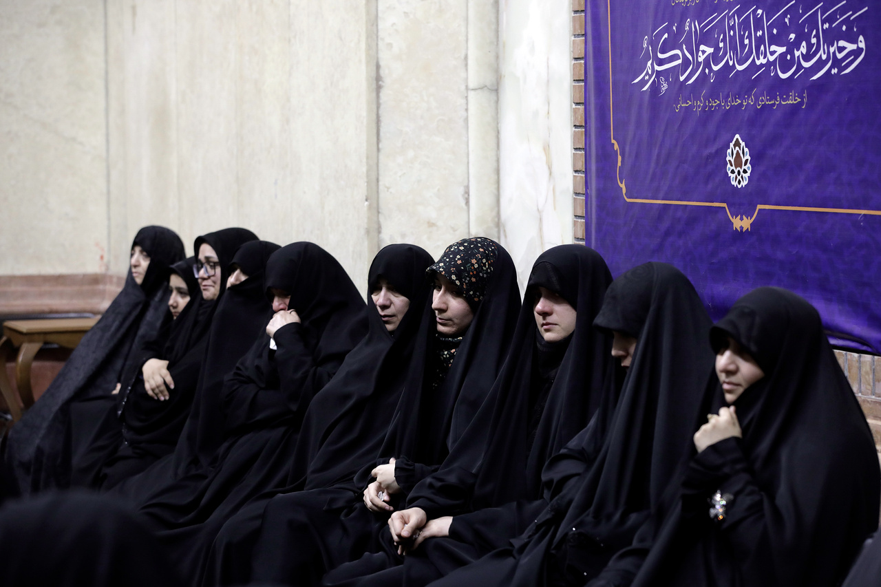 تشرف خانواده شهیدان امیرعبداللهیان و رحمتی به حرم مطهر رضوی + تصاویر